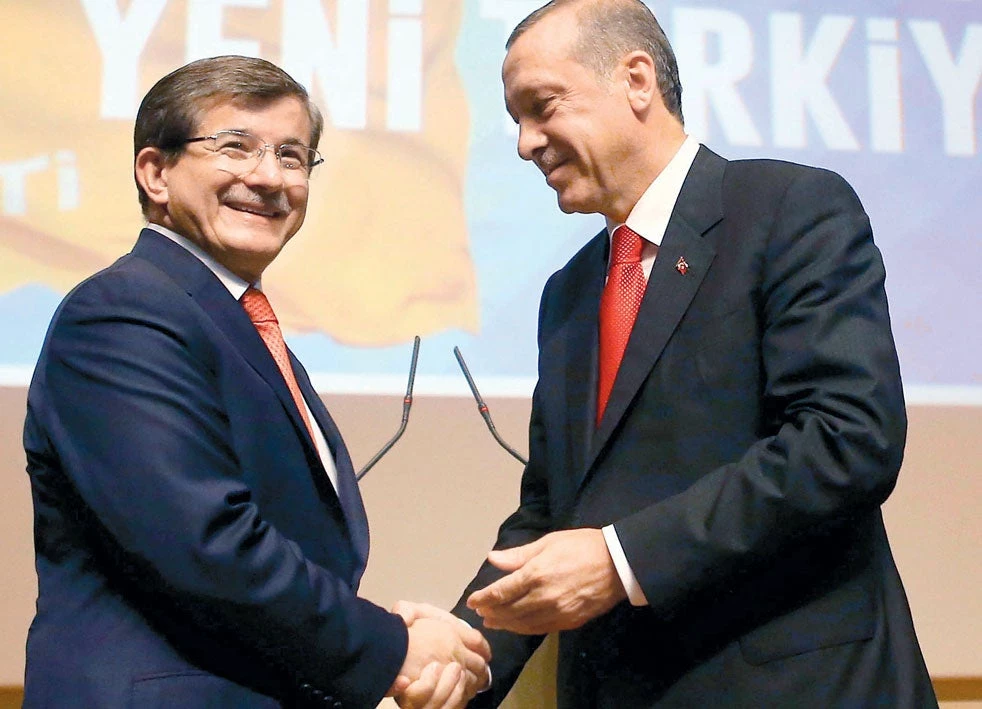 Μπουρλότο στην Τουρκία – Ξαφνική επίθεση Νταβούτογλου στον Ερντογάν: «Εσύ διέταξες να καταρρίψουμε το ρωσικό μαχητικό»